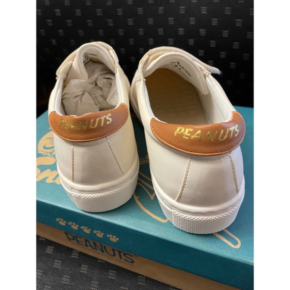 Snoopy Sneakers - Picture 4 of 9